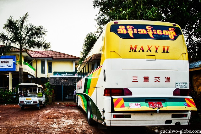 ミャンマーの中古日本車バス