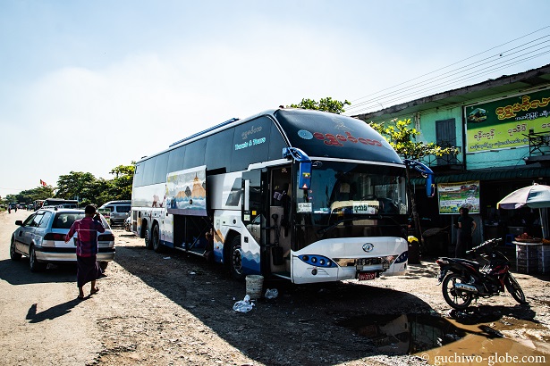 ダゴン・エーヤー・バスターミナル（ヤンゴン）のパテイン行きバス